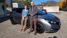 Dr. Hans Peter Müller und Frau Sigg aus Balsthal mit ihrem Nissan Leaf